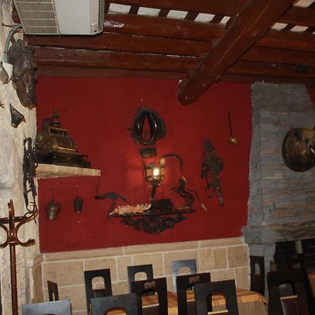 Hostal Restaurante La Diligencia Cunit Bagian luar foto