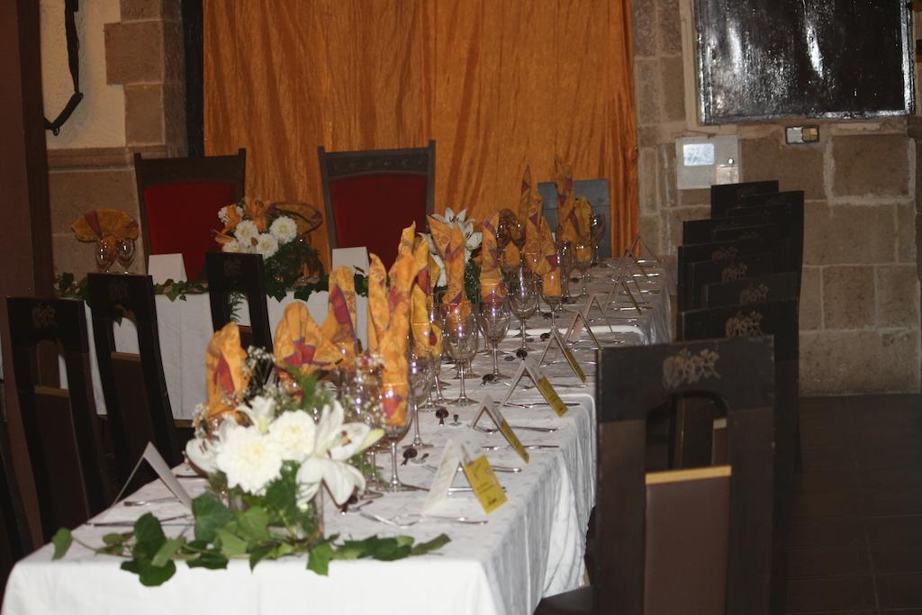 Hostal Restaurante La Diligencia Cunit Bagian luar foto