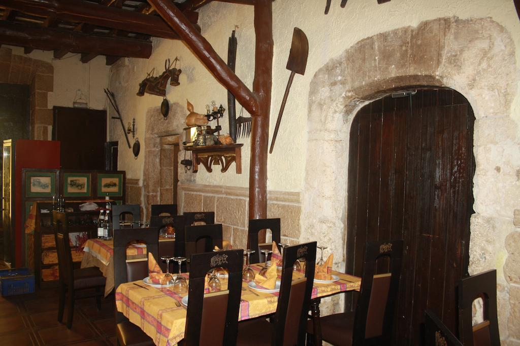 Hostal Restaurante La Diligencia Cunit Bagian luar foto