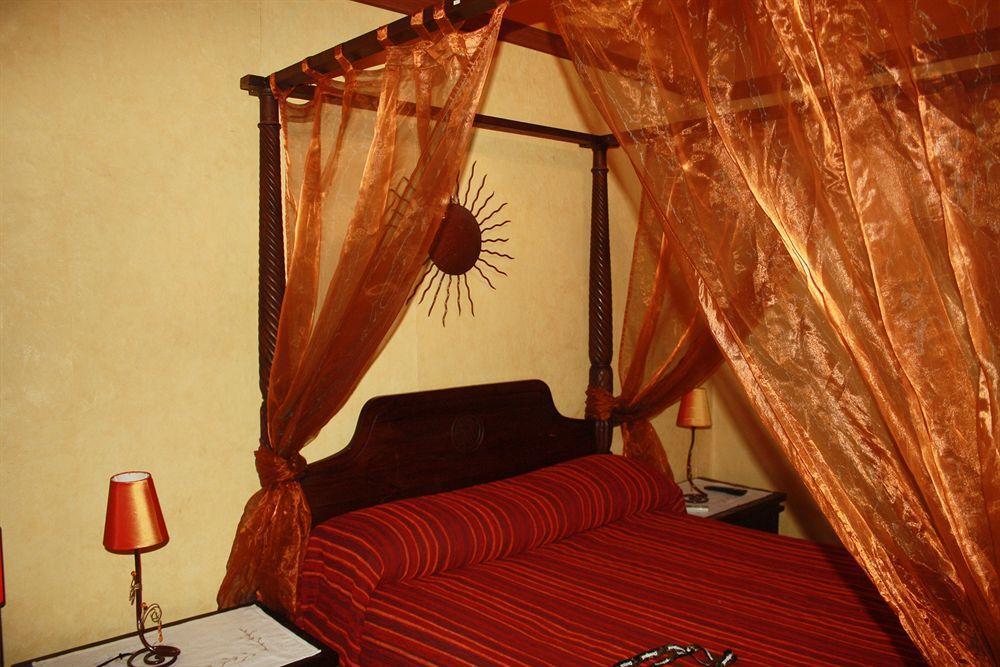 Hostal Restaurante La Diligencia Cunit Bagian luar foto
