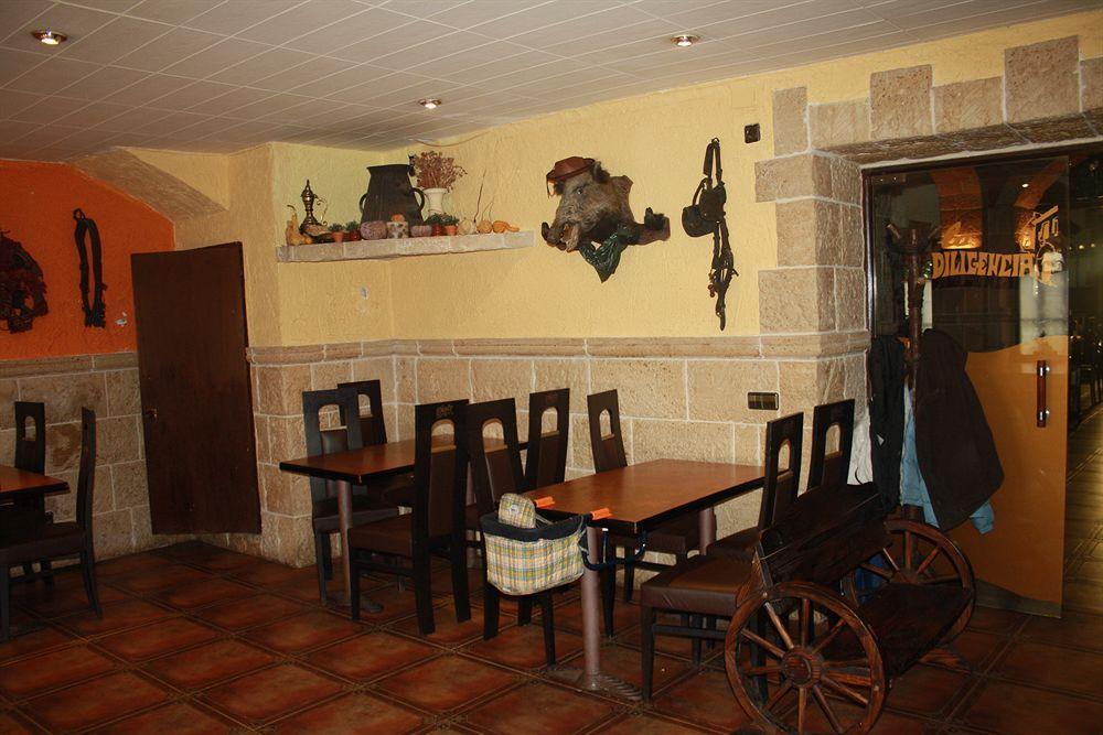 Hostal Restaurante La Diligencia Cunit Bagian luar foto