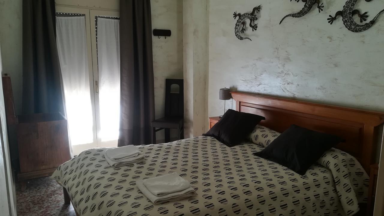 Hostal Restaurante La Diligencia Cunit Bagian luar foto