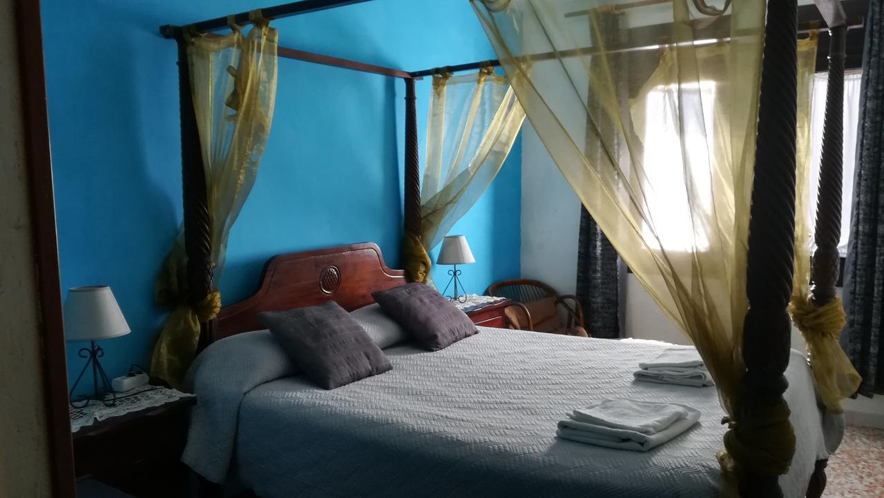 Hostal Restaurante La Diligencia Cunit Bagian luar foto