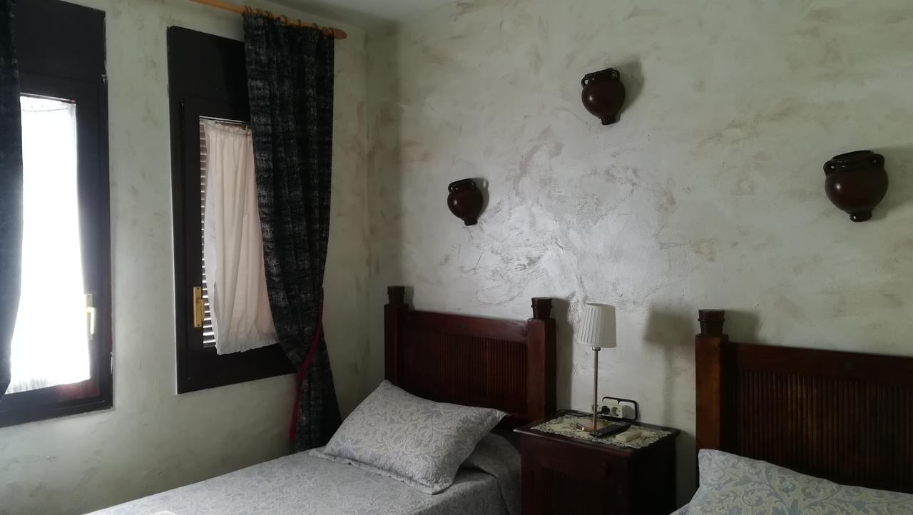 Hostal Restaurante La Diligencia Cunit Bagian luar foto