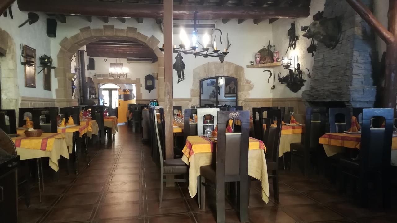 Hostal Restaurante La Diligencia Cunit Bagian luar foto