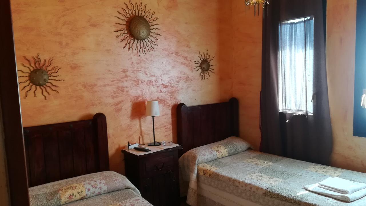 Hostal Restaurante La Diligencia Cunit Bagian luar foto