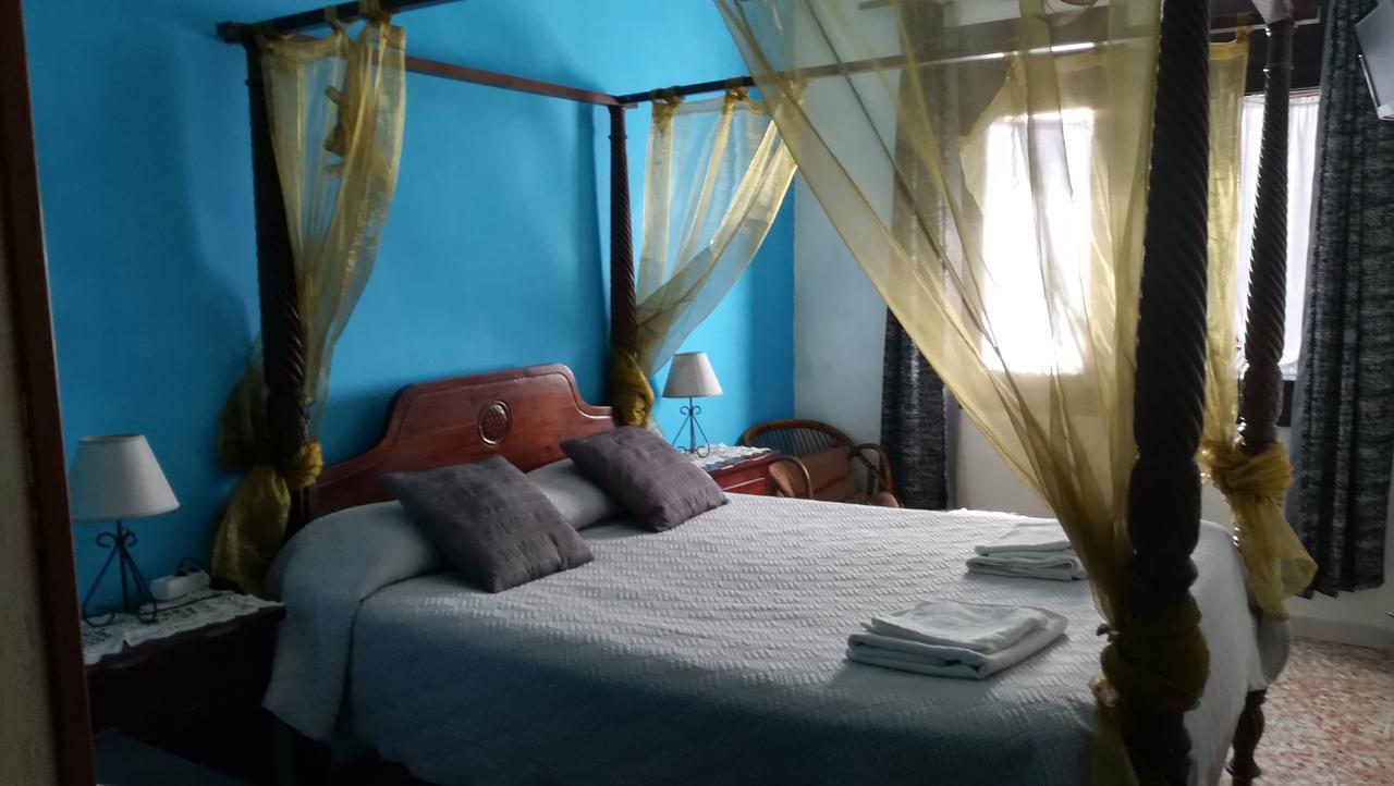 Hostal Restaurante La Diligencia Cunit Bagian luar foto