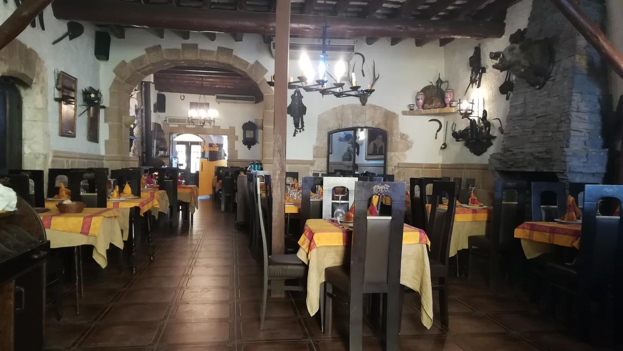 Hostal Restaurante La Diligencia Cunit Bagian luar foto