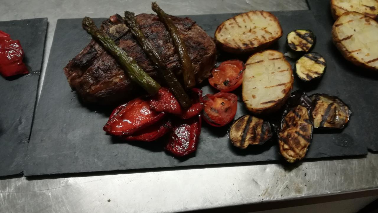 Hostal Restaurante La Diligencia Cunit Bagian luar foto