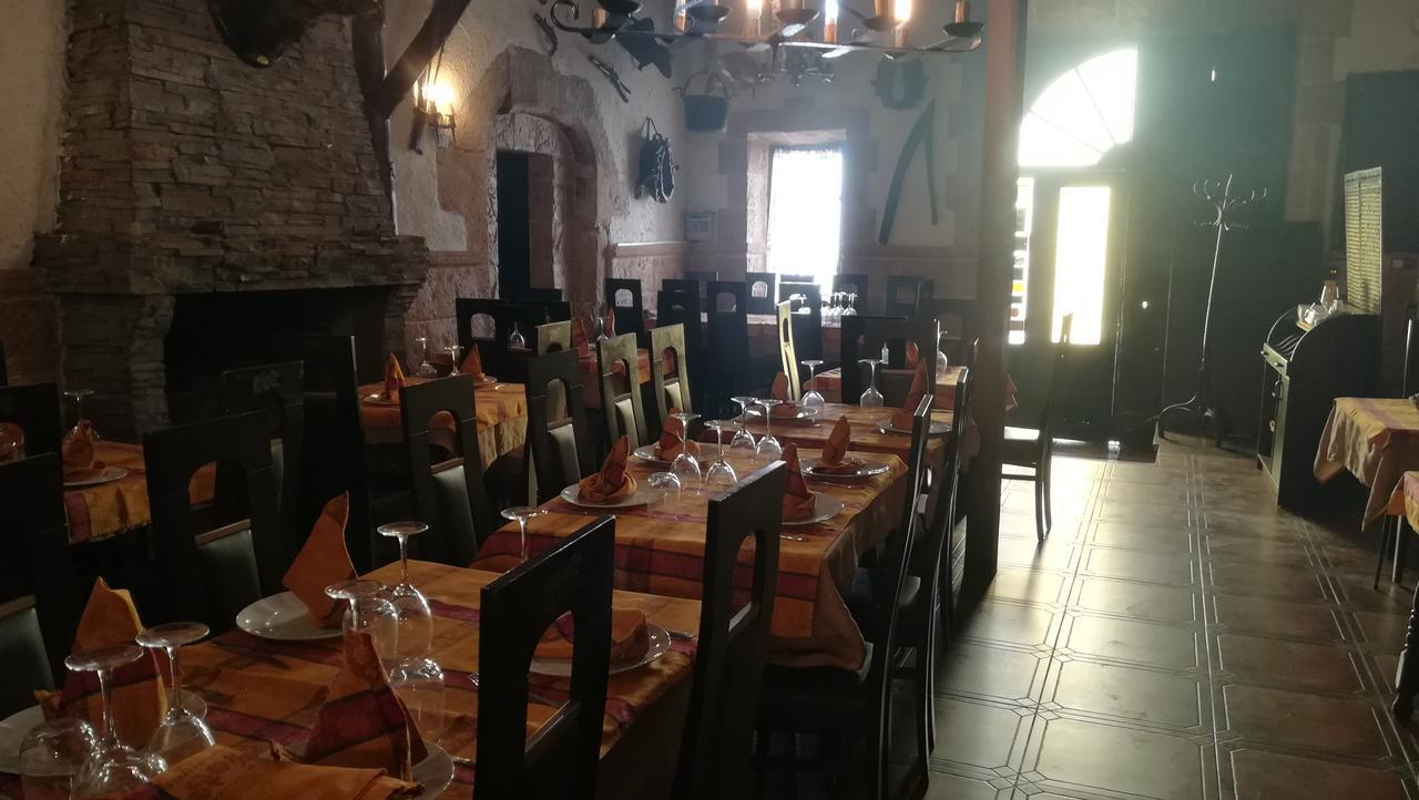 Hostal Restaurante La Diligencia Cunit Bagian luar foto