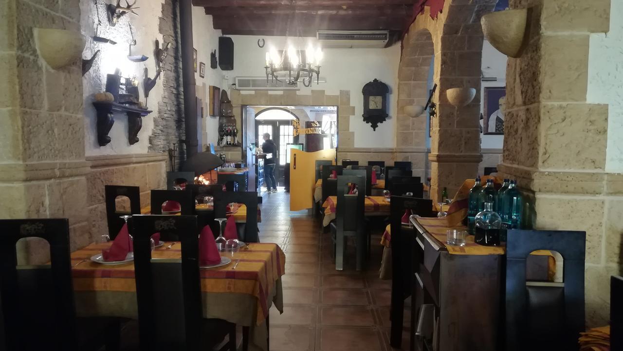 Hostal Restaurante La Diligencia Cunit Bagian luar foto